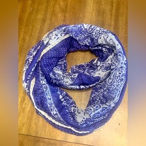 Blue and white chinoiserie inspired print lightweight infinity scarf